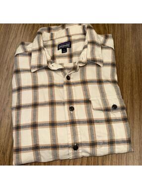 Patagonia 100% Organic Cotton Long Sleeve Button Up Flannel Men's Size Large